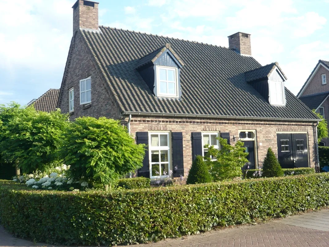 Traditioneel woonhuis met tuin gebouwd door Jos Verhoeven Bouw in Beek en Donk