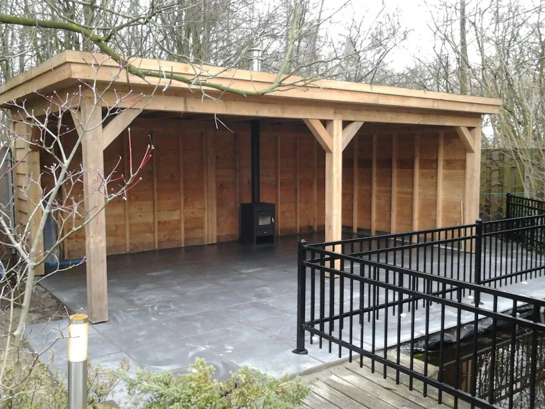 Prieel en buitenverblijf gebouwd door Jos Verhoeven Bouw